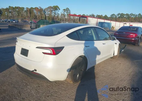 2025 Tesla Model 3 Long Range Rear-Wheel Drive/Standard z USA, uszkodzony, nr VIN 5YJ3E1EA3SF073311
